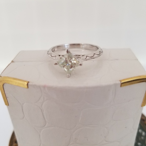 MOISSANITE RING - Picture 4 of 8